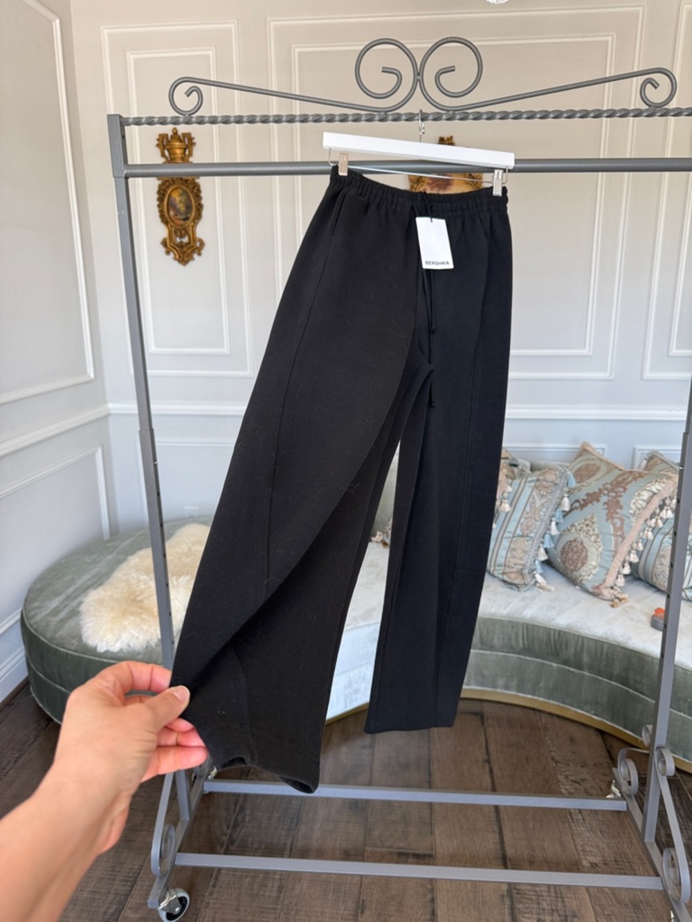 Bershka Women Black Wide-Leg Sweatpants with Elastic Waist size Small - Picture 6 of 9